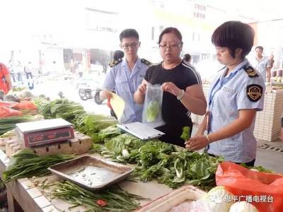 恩平市食品药品监管局领导做客恩平电台,宣传讲解食品安全知识