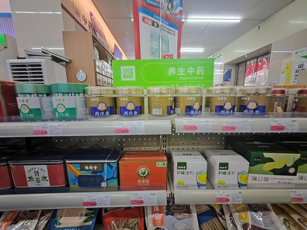 “狂飙”后的洗牌!近4万家药店关门,还有20%将被淘汰?上市公司纷纷探索行业新模式 | 传真